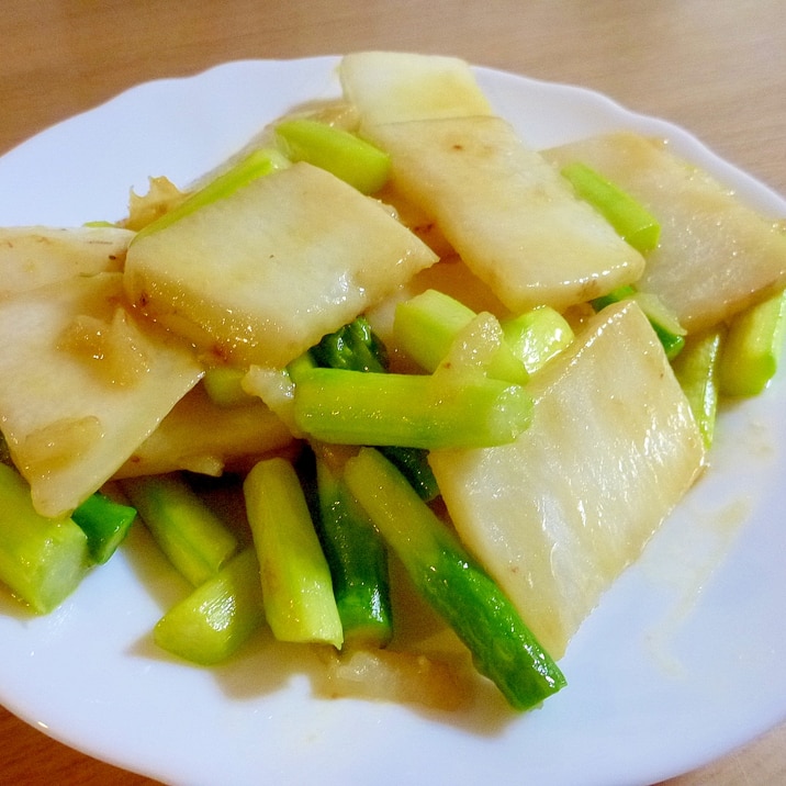 おつまみにも♪山芋とアスパラのバター炒め